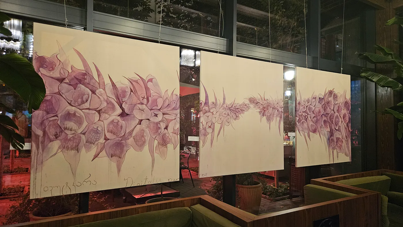 These flowers are not as simple as you think. Exhibition overview